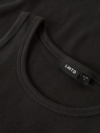 LMTD - NLF HINAJA CROP SOLID TANK TOP - Pirate Black